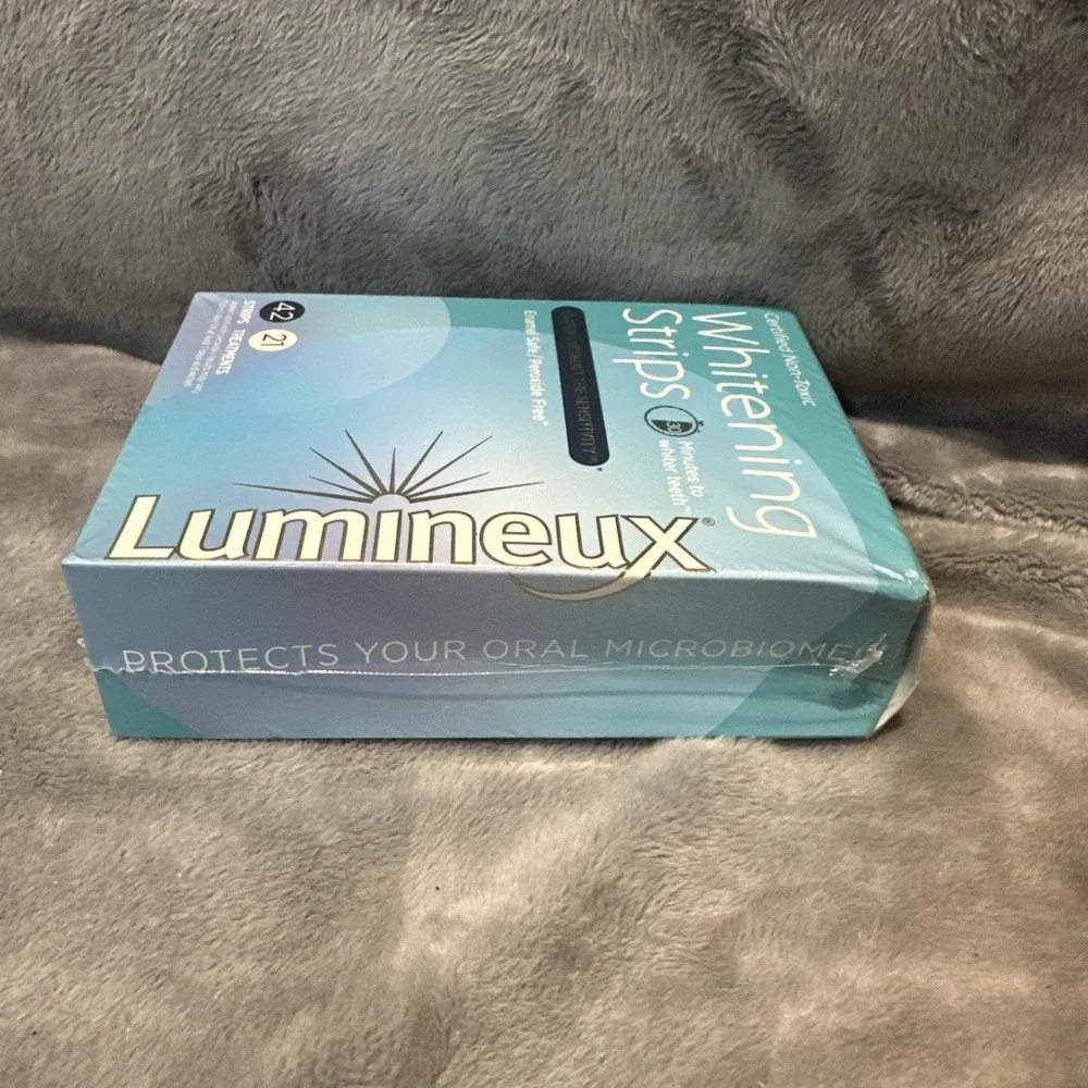 Lumineux Teeth Whitening Strips (42 Strips = 21 Treatments) (EXP. 8/25)